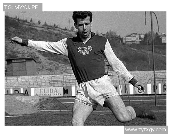 三条杠足球球星是谁揭秘 他背后隐藏的传奇故事与成就 三条杠足球球星是谁揭秘 他背后隐藏的传奇故事与成就