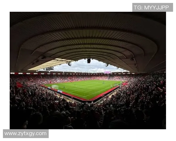 属鼠足球球星崭露头角，实力与魅力并存的场上传奇