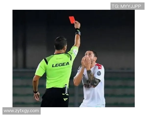 足球球星情绪失控场边突发冲动举动竟对热情粉丝挥手相向 足球球星情绪失控场边突发冲动举动竟对热情粉丝挥手相向